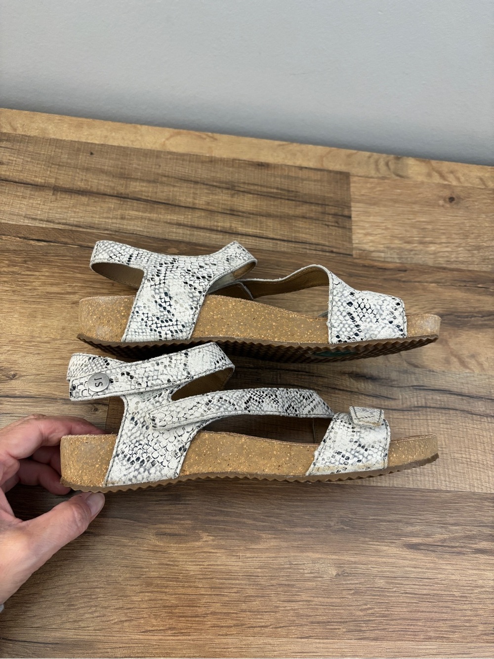 Josef Seibel Tonga 25 Ankle Strap Snakeskin Print Sandals - Picture 6 of 7
